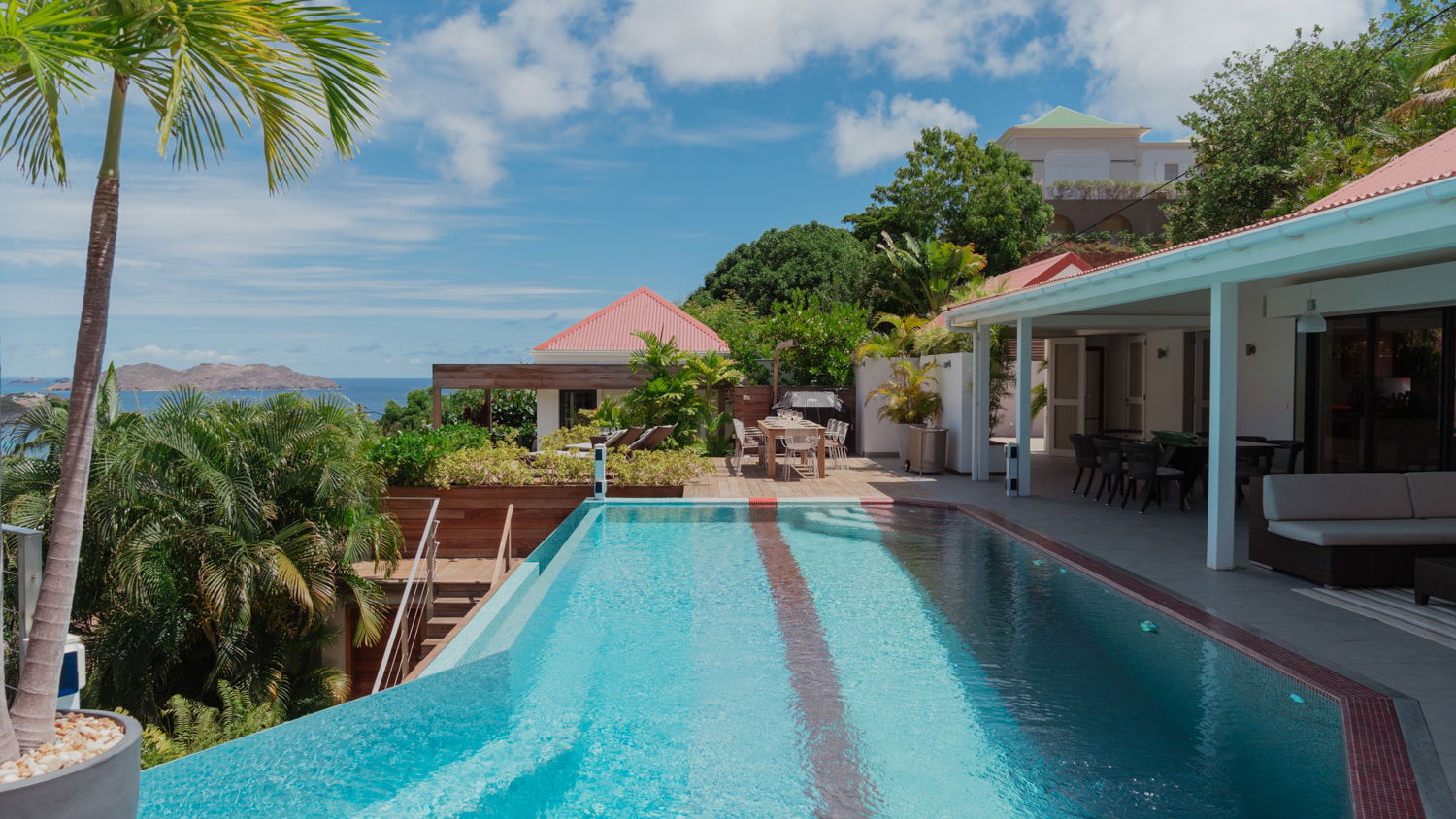POOL & TERRACE