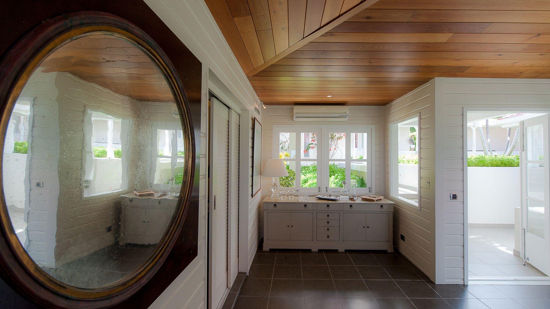 DINING AREAS