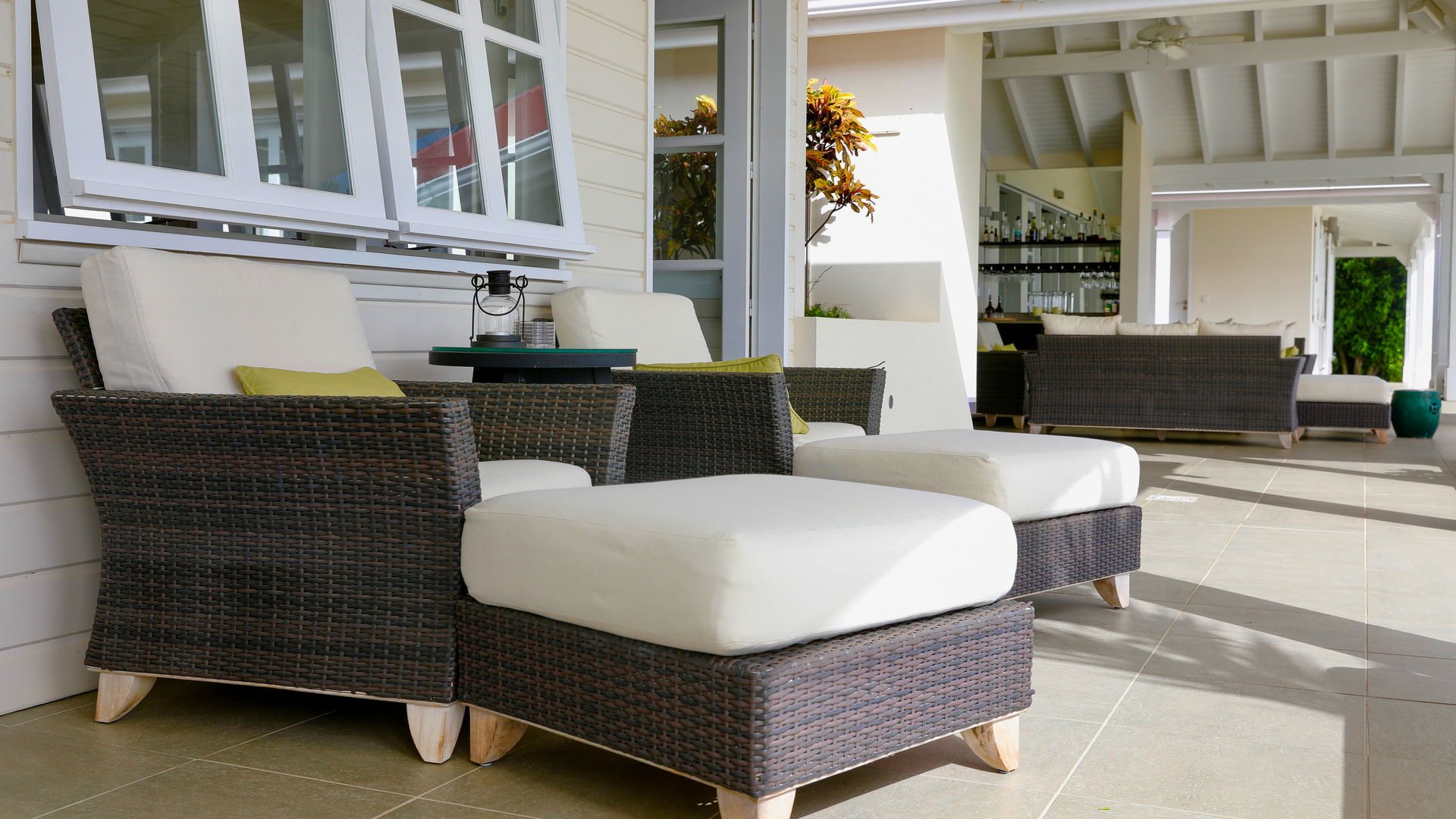 OUTDOOR LOUNGE AREA