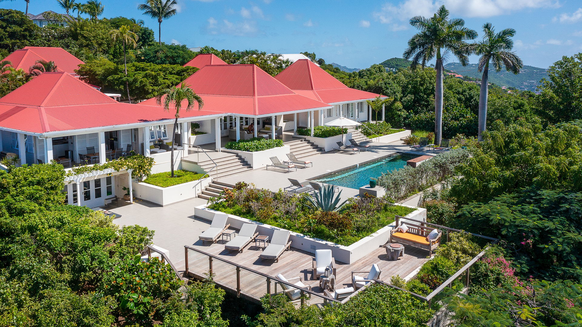 POOL & TERRACE