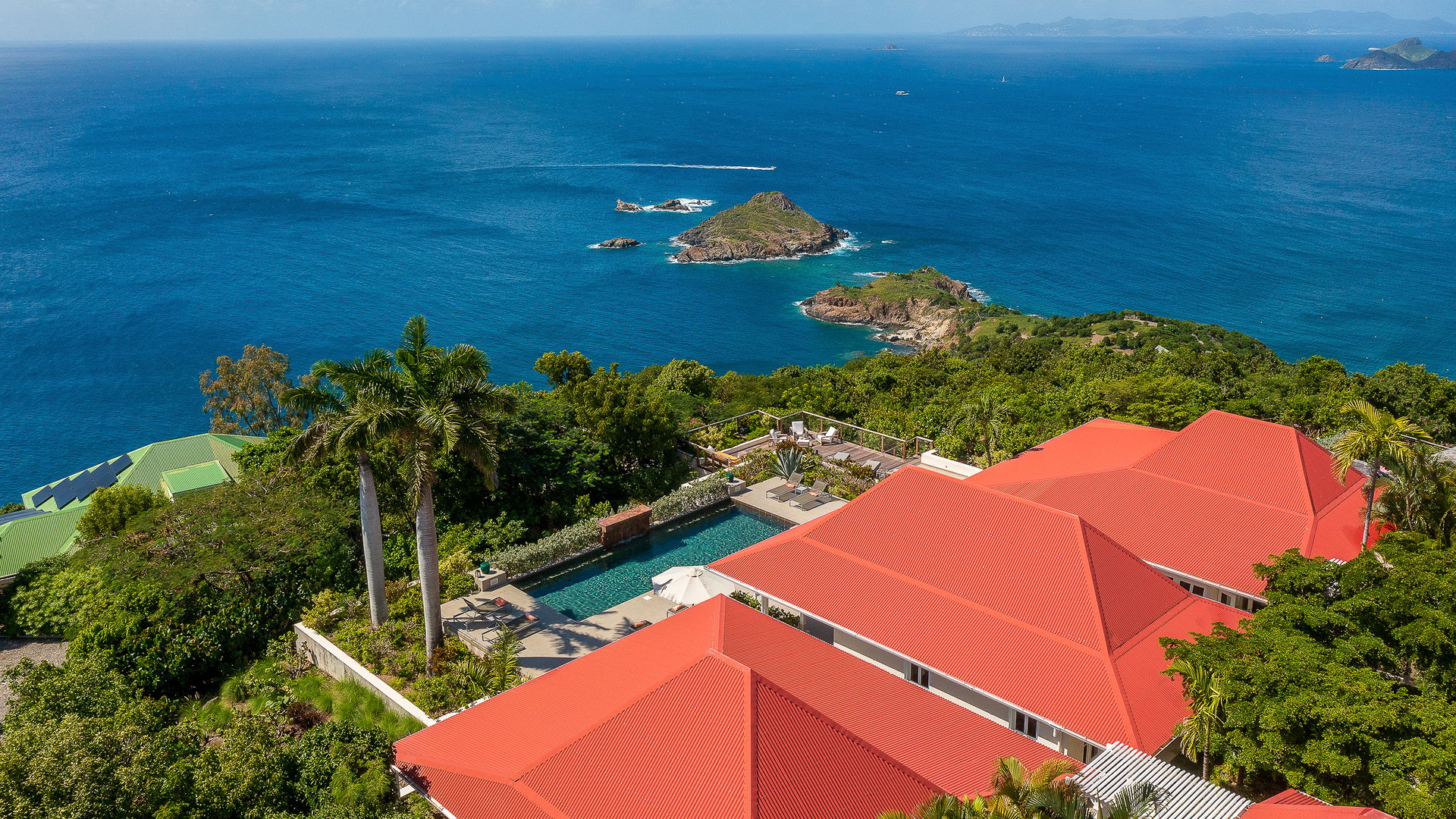 POOL & TERRACE