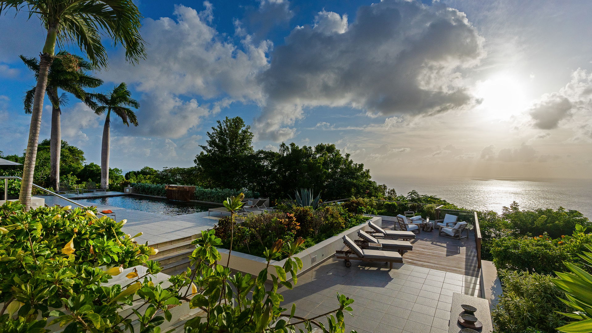 POOL & TERRACE