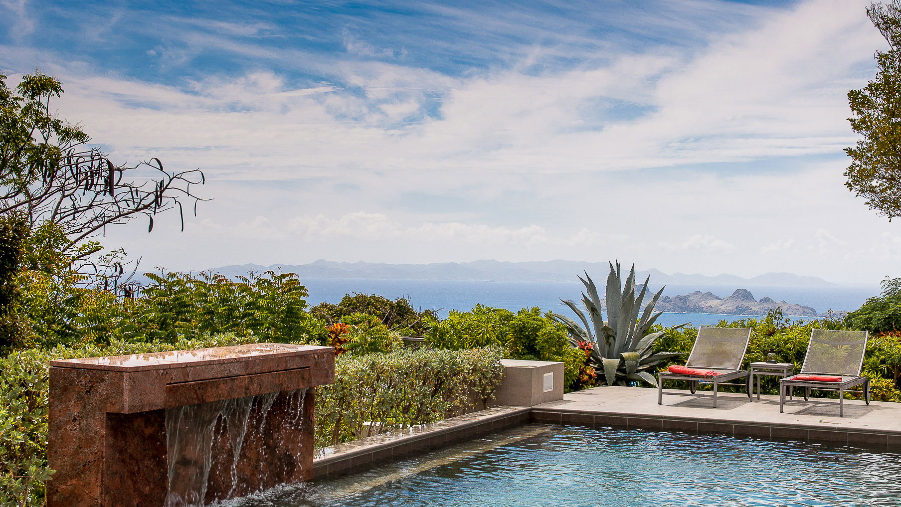 POOL & TERRACE