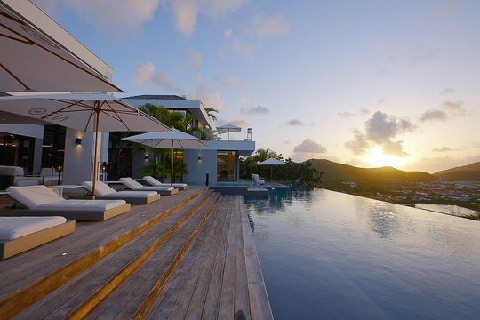 VILLA NEO BY NIGHT 2