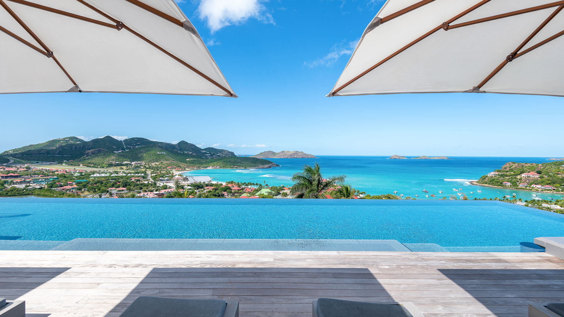 POOL & TERRACE