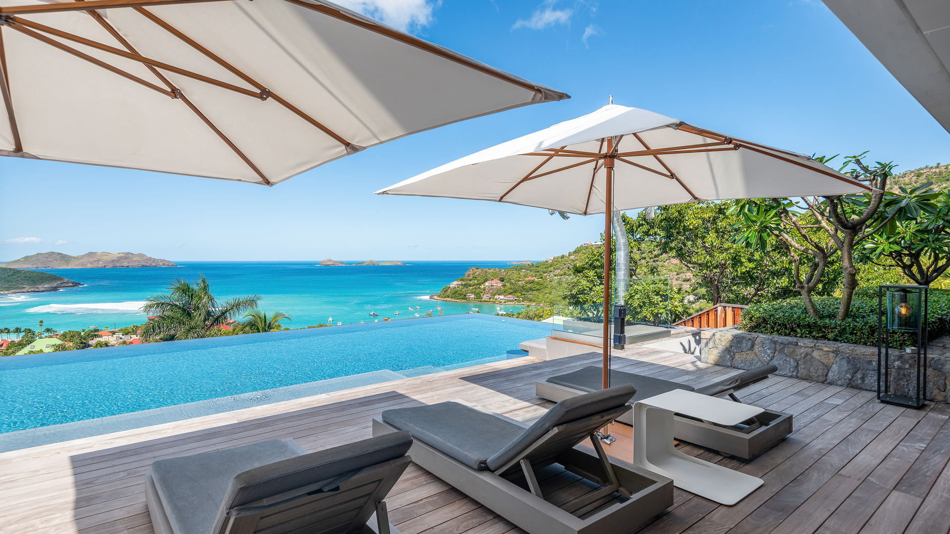 POOL & TERRACE