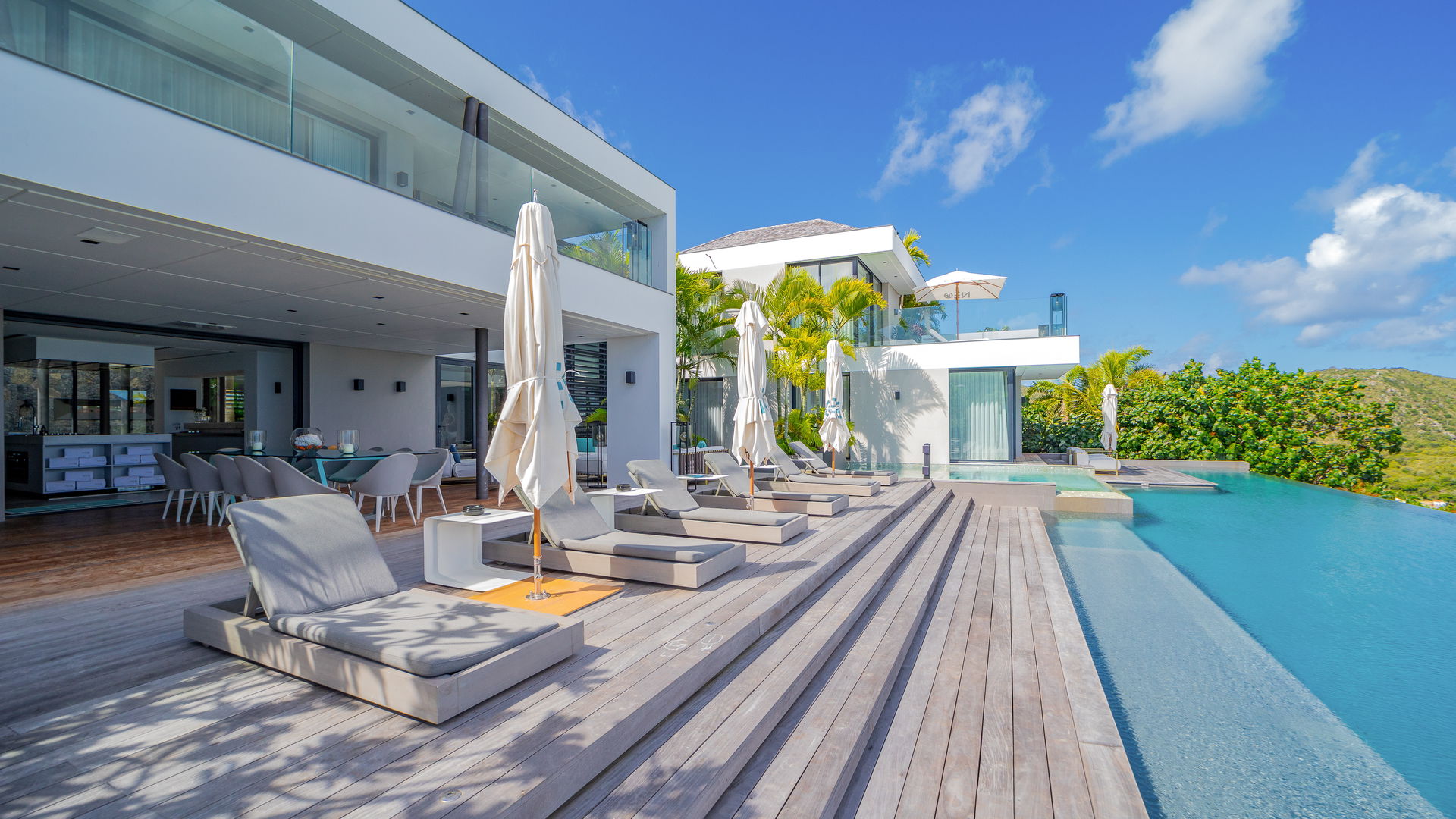 POOL & TERRACE