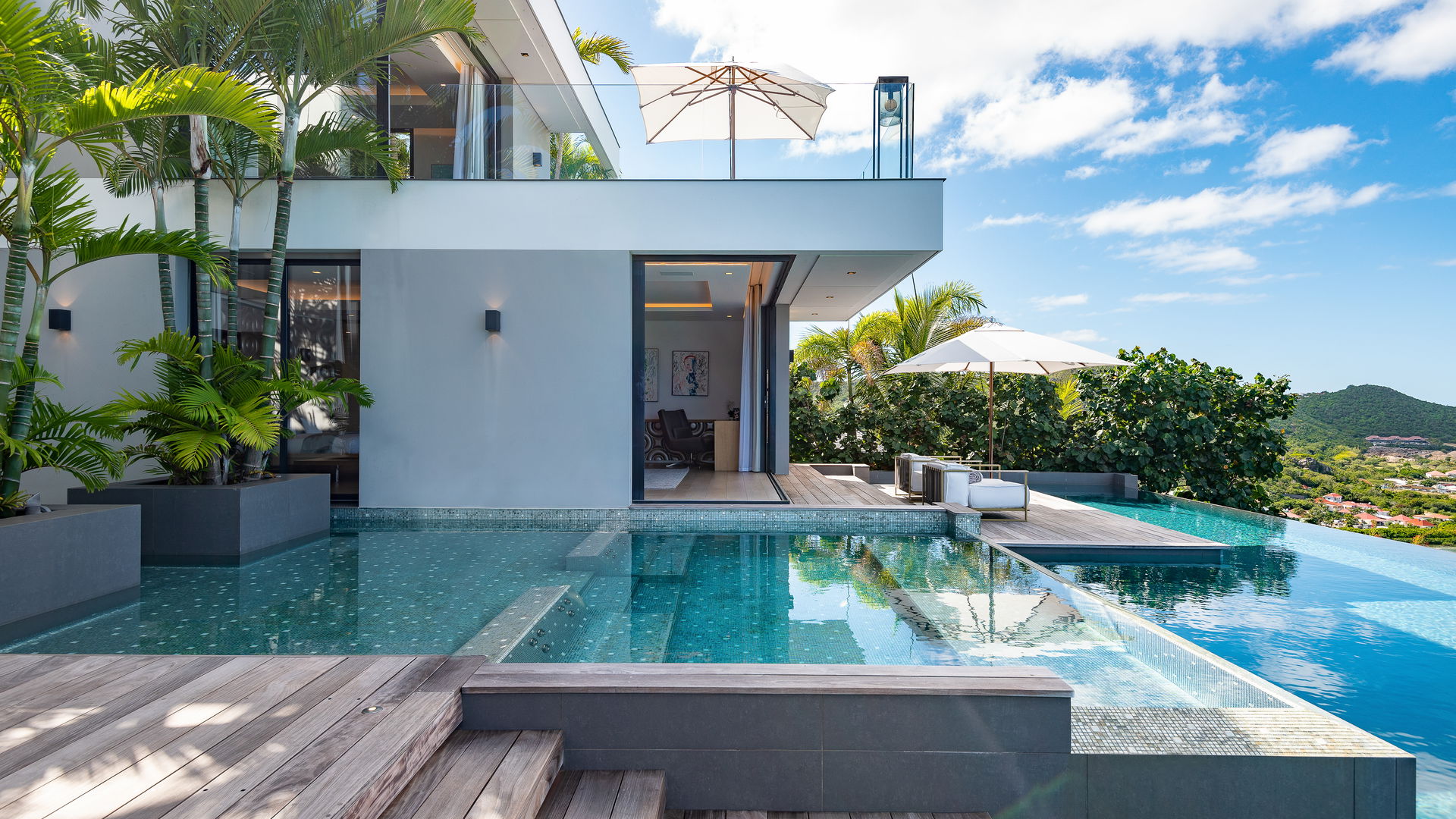 POOL & TERRACE