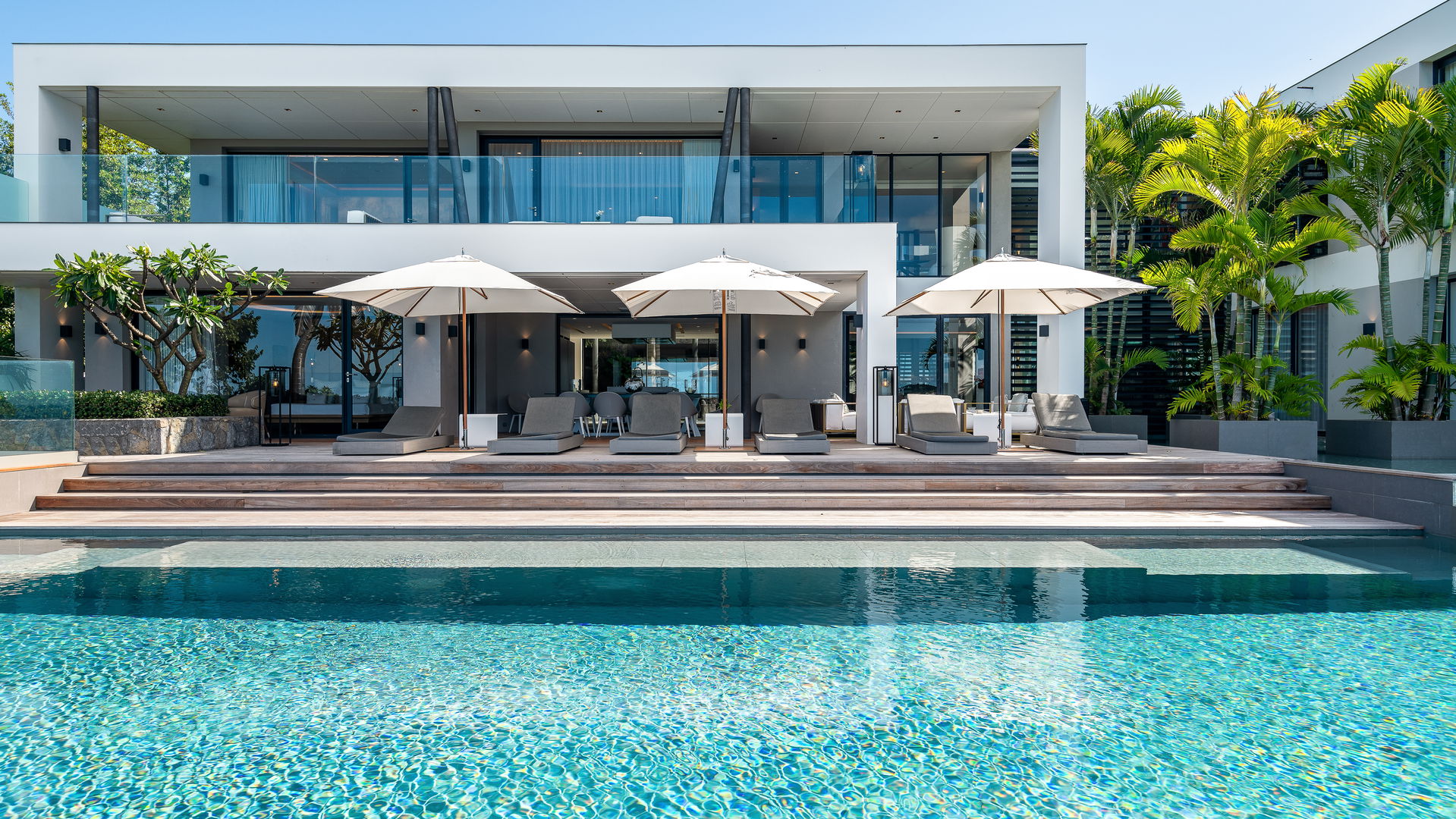 POOL & TERRACE