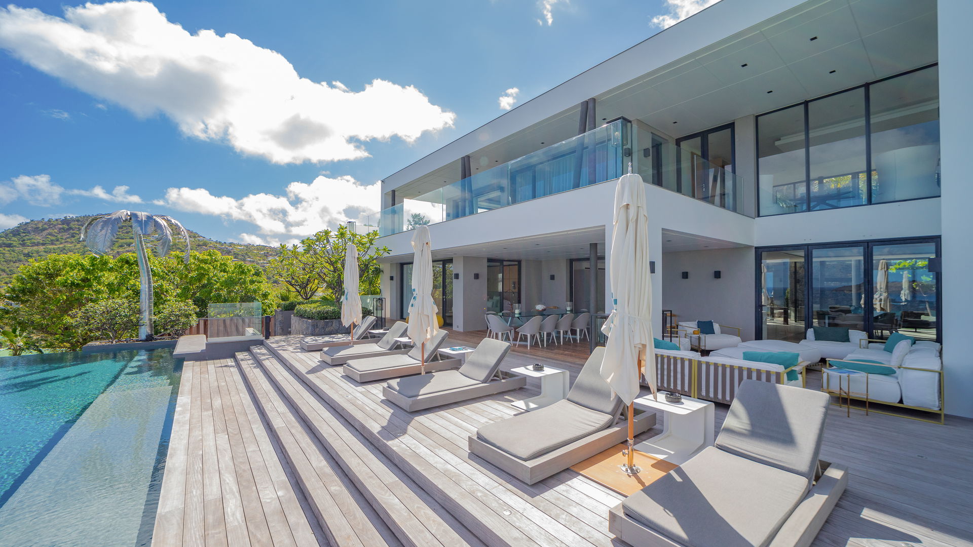 POOL & TERRACE
