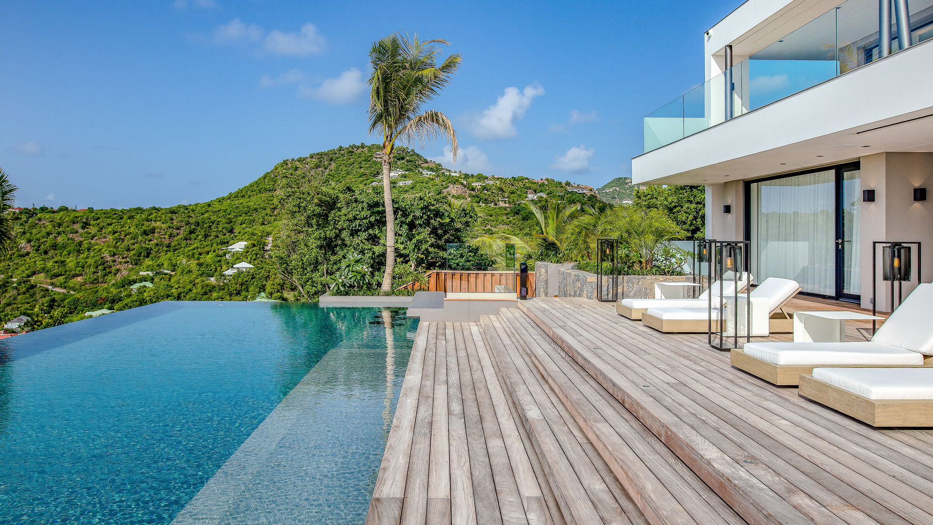 POOL & TERRACE