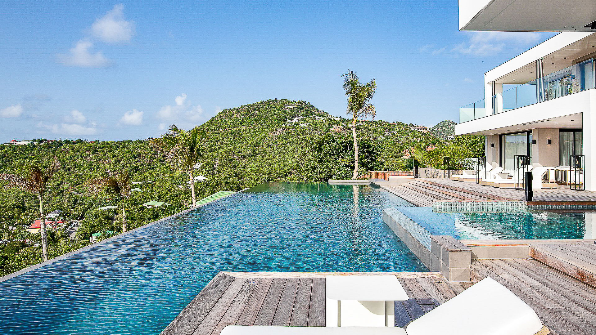 POOL & TERRACE
