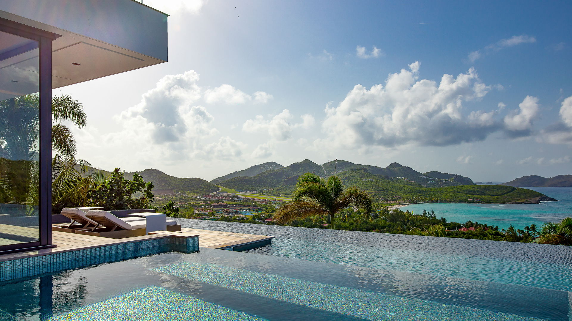 POOL & TERRACE