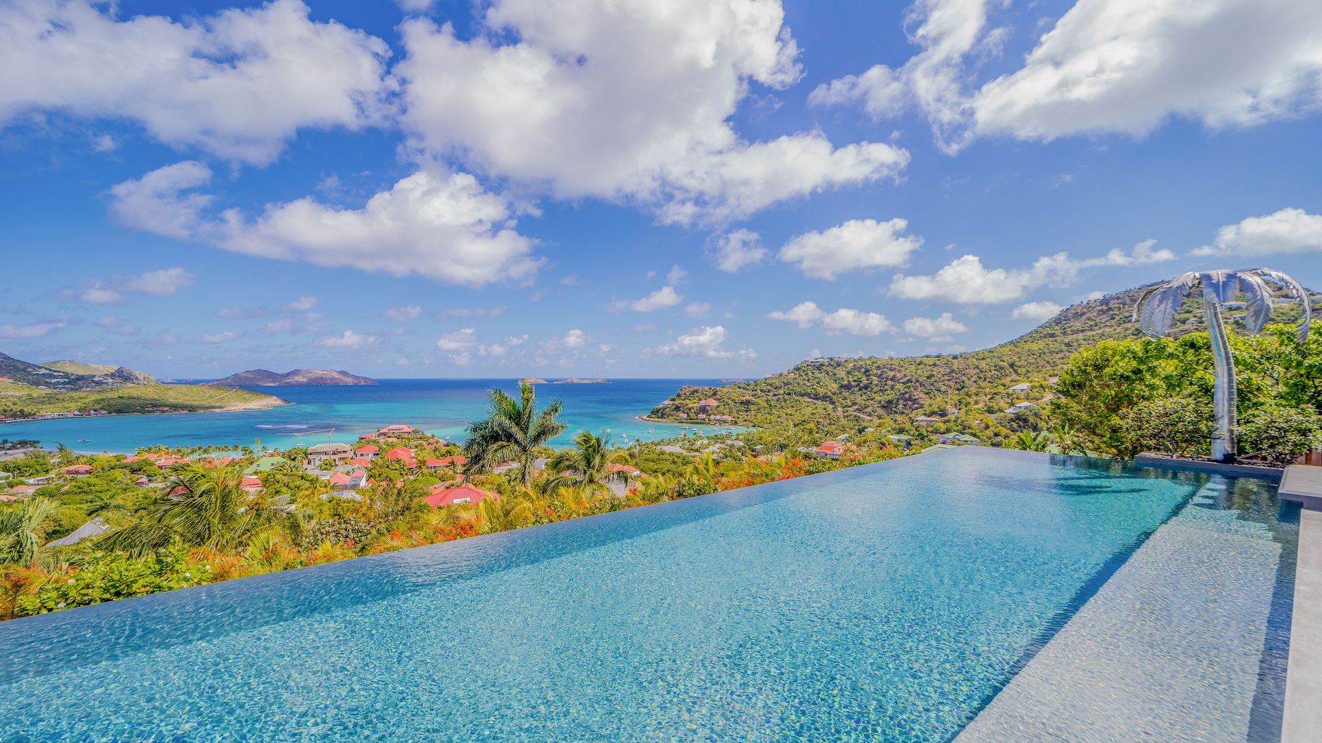 POOL & TERRACE
