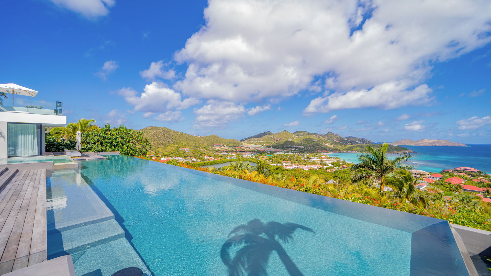 POOL & TERRACE