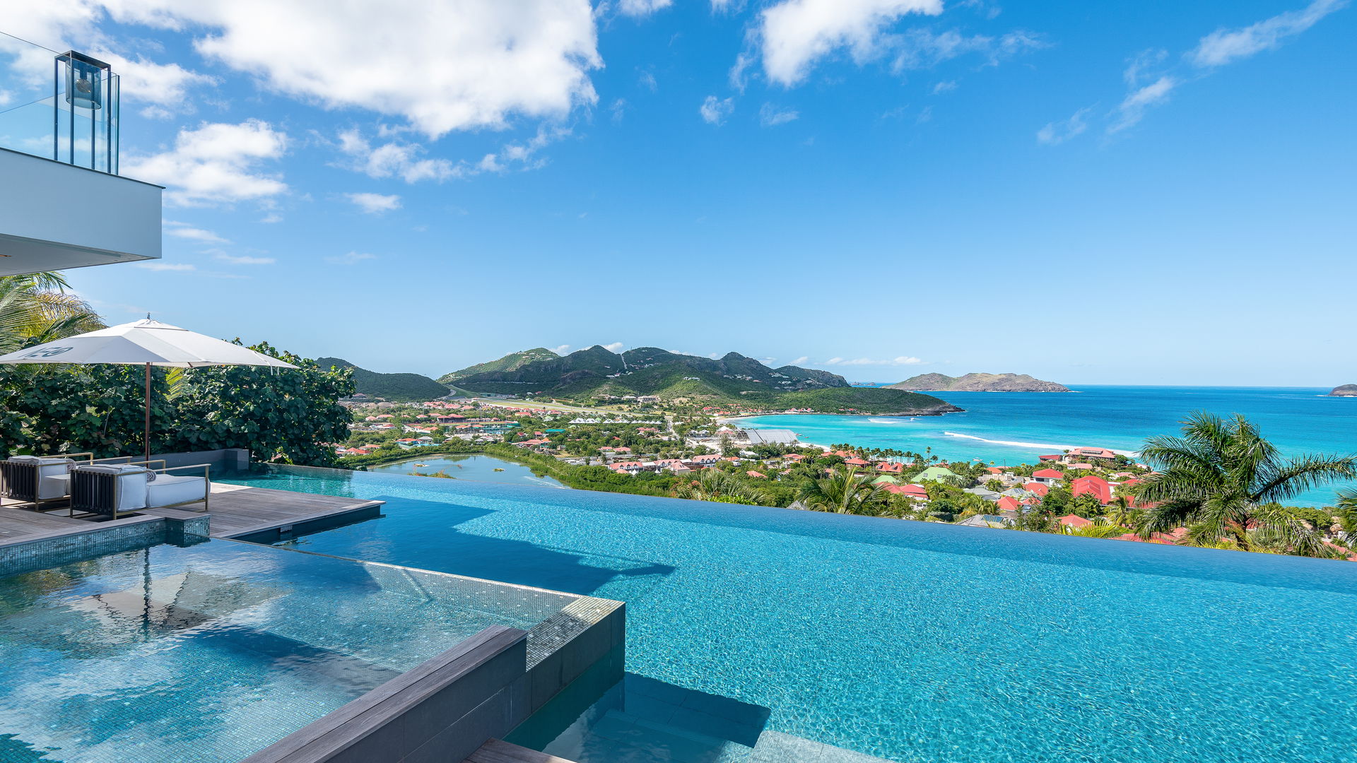 POOL & TERRACE