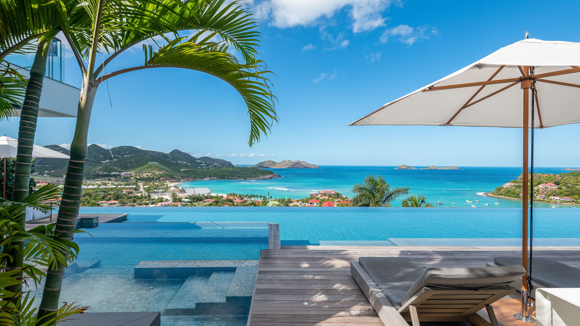 POOL & TERRACE