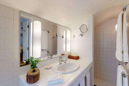 VILLA CAP AU VENT BEDROOM1 9