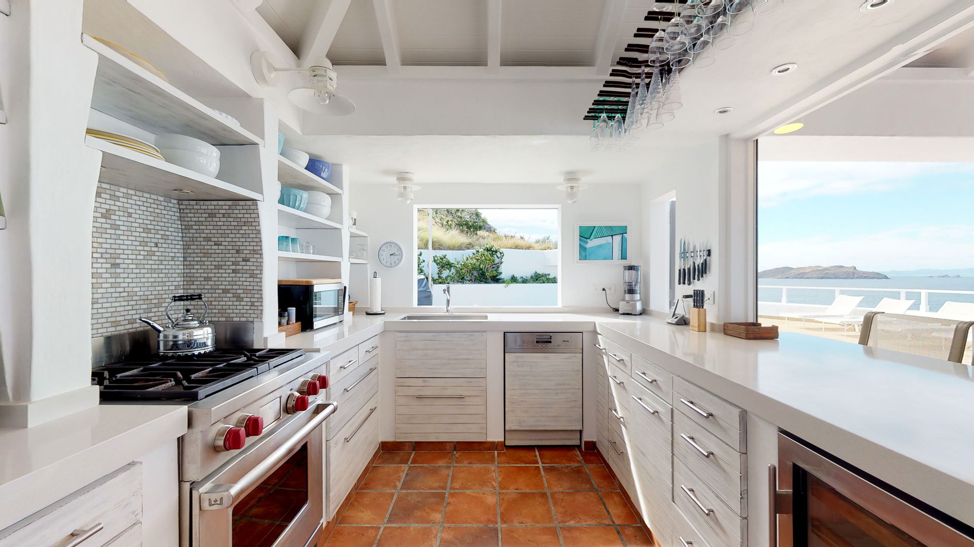 KITCHEN & DINING AREA