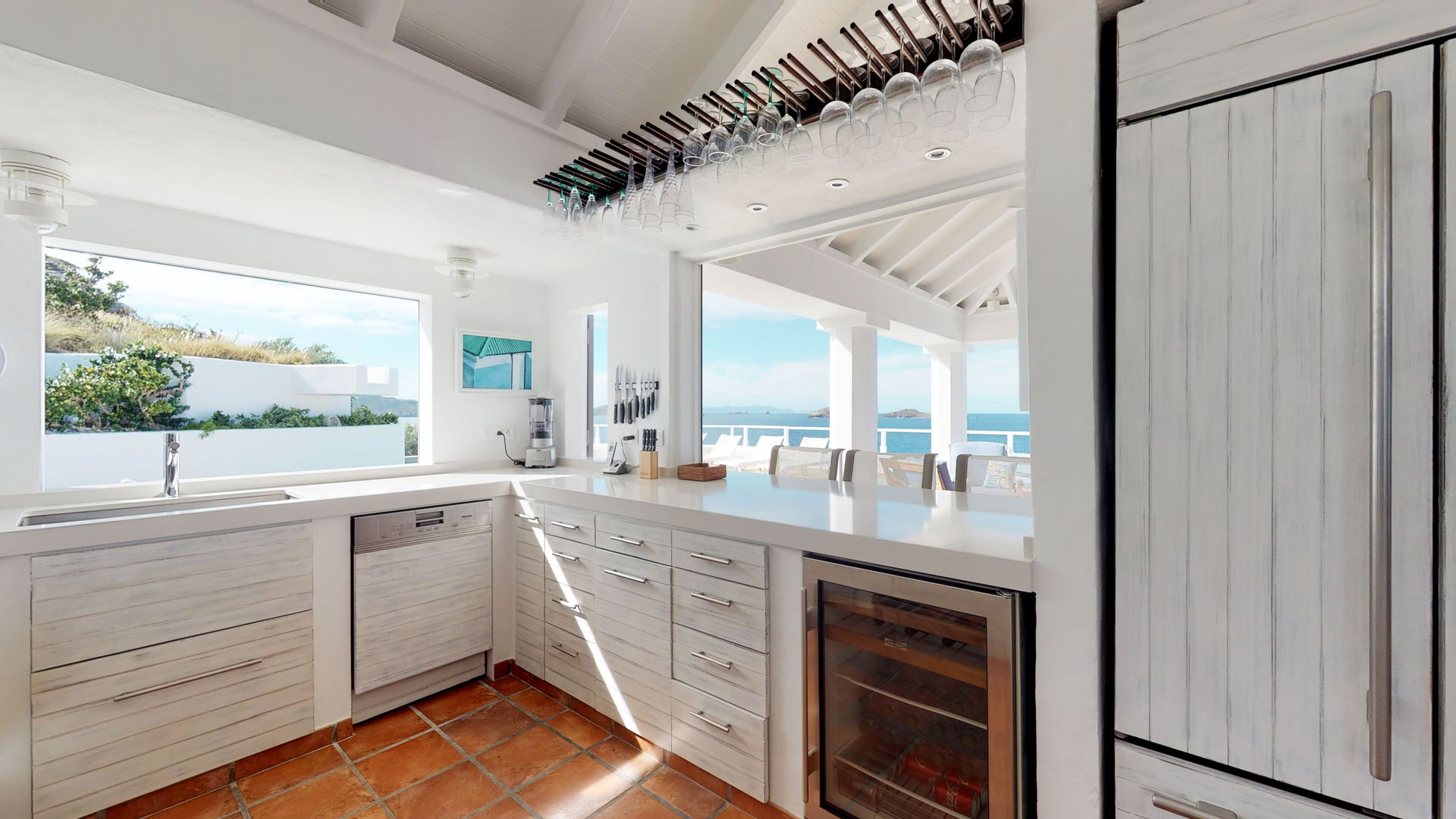 KITCHEN & DINING AREA
