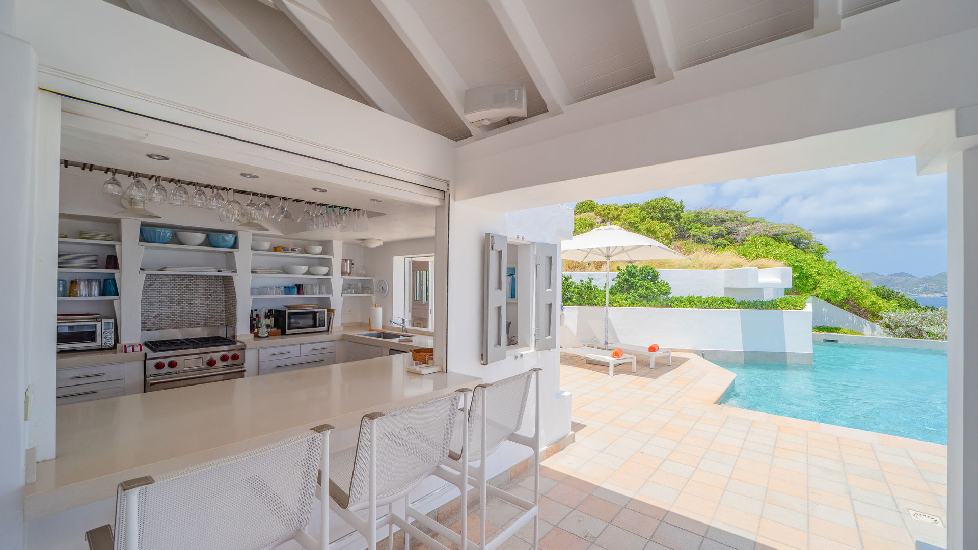 KITCHEN & DINING AREA