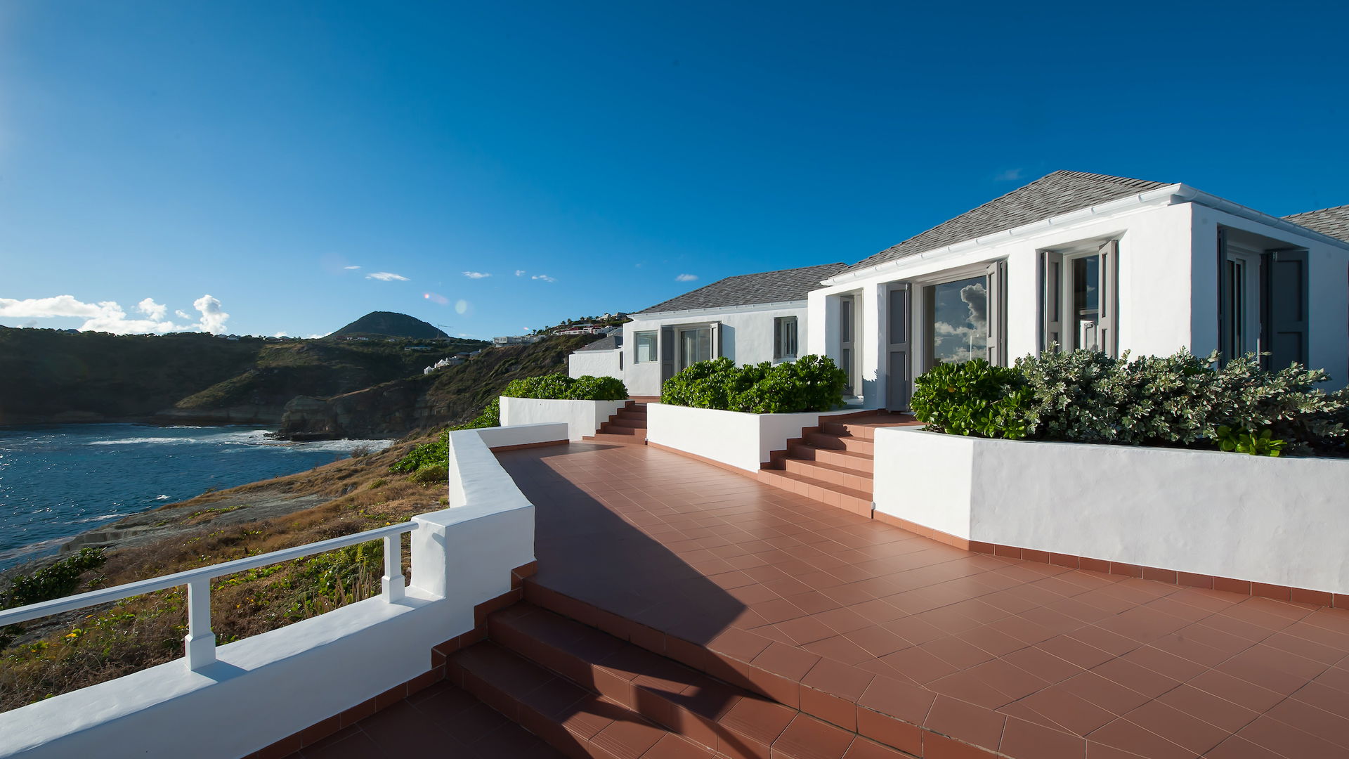 POOL & TERRACE