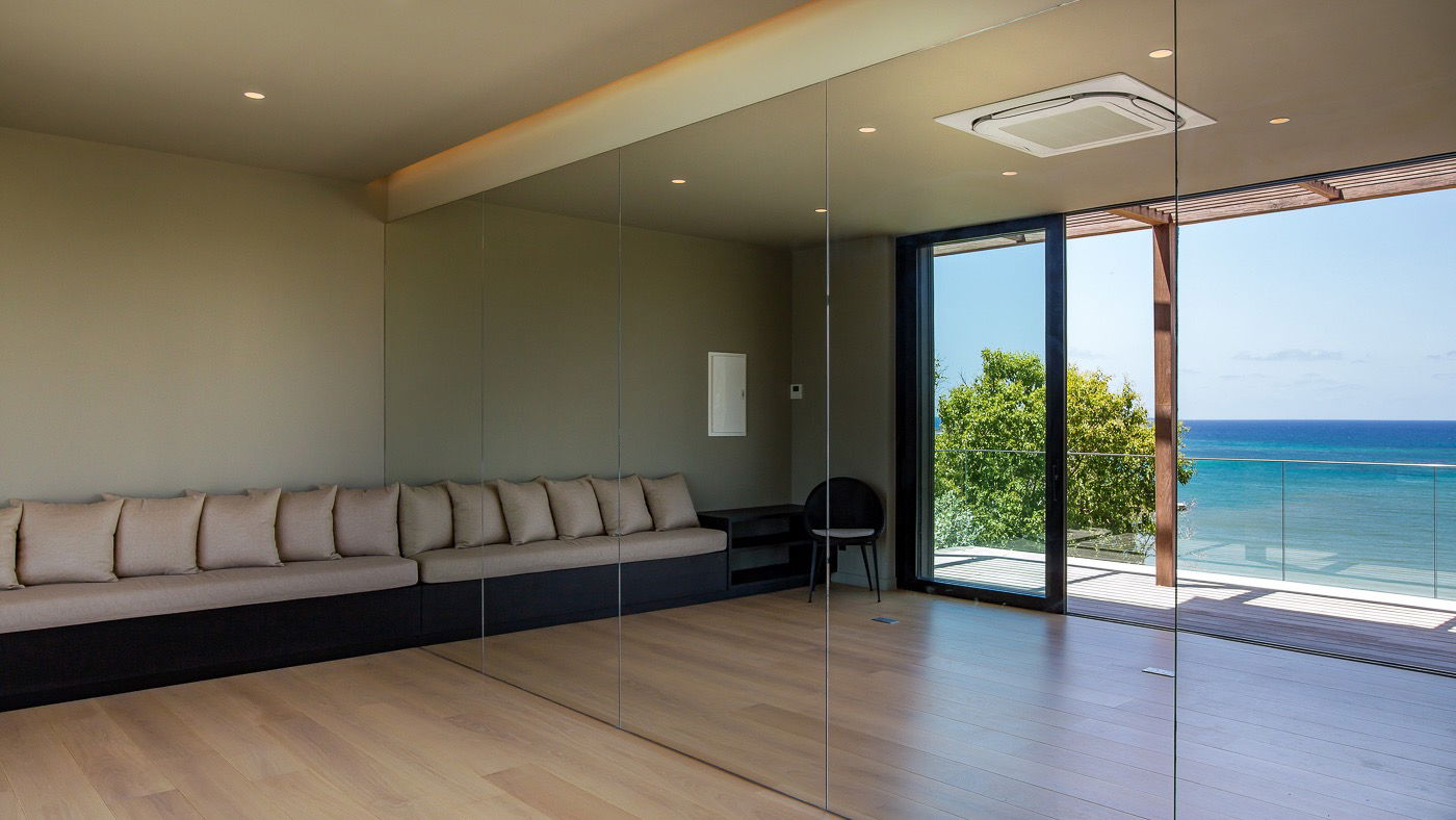 FITNESS ROOM