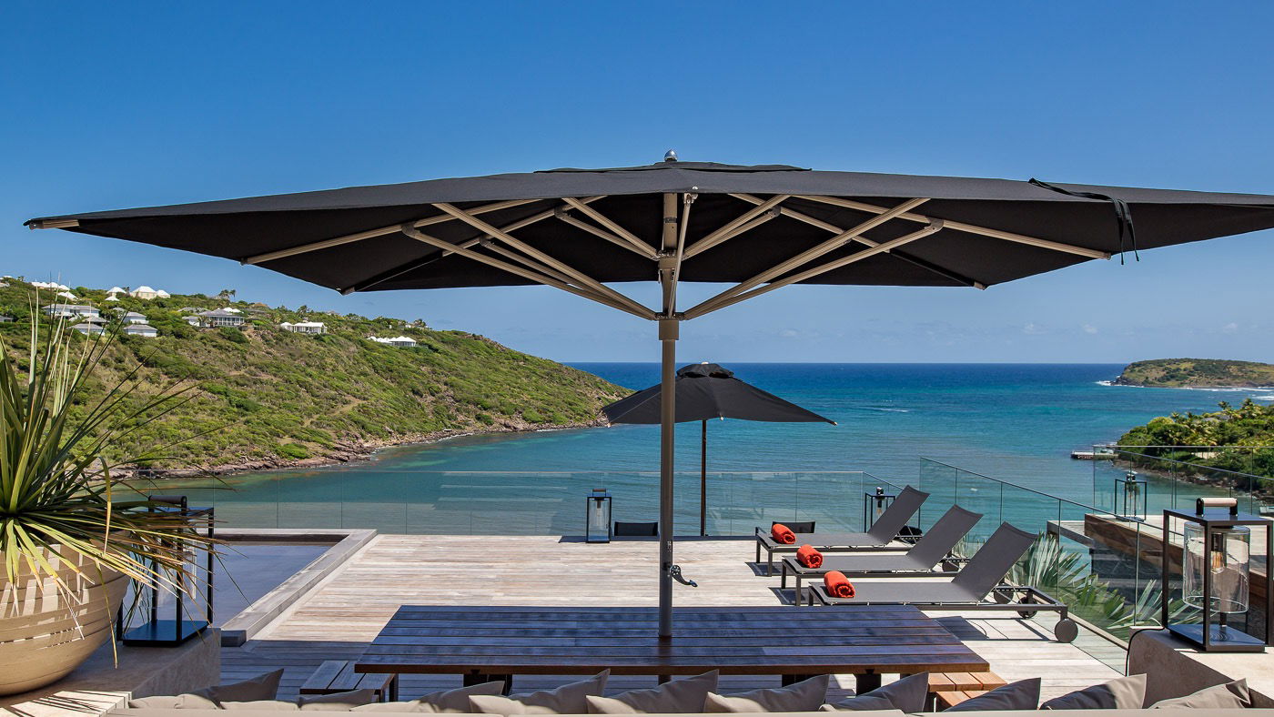 OUTDOOR DINING AREA