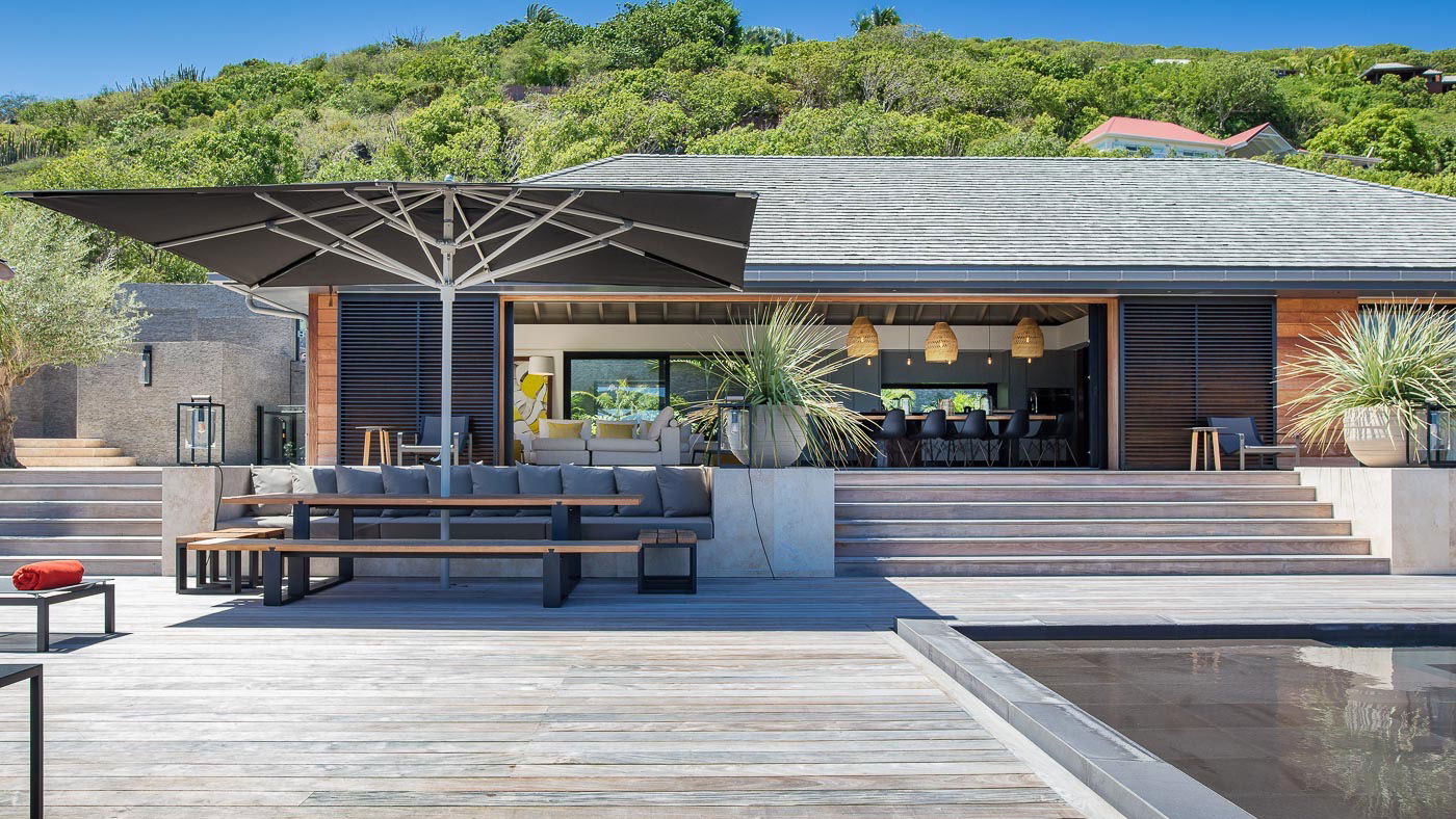 OUTDOOR DINING AREA