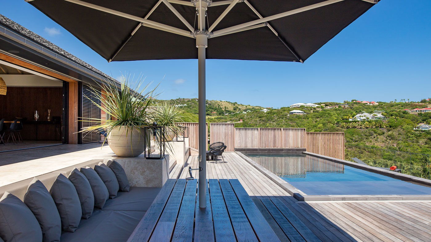 OUTDOOR DINING AREA