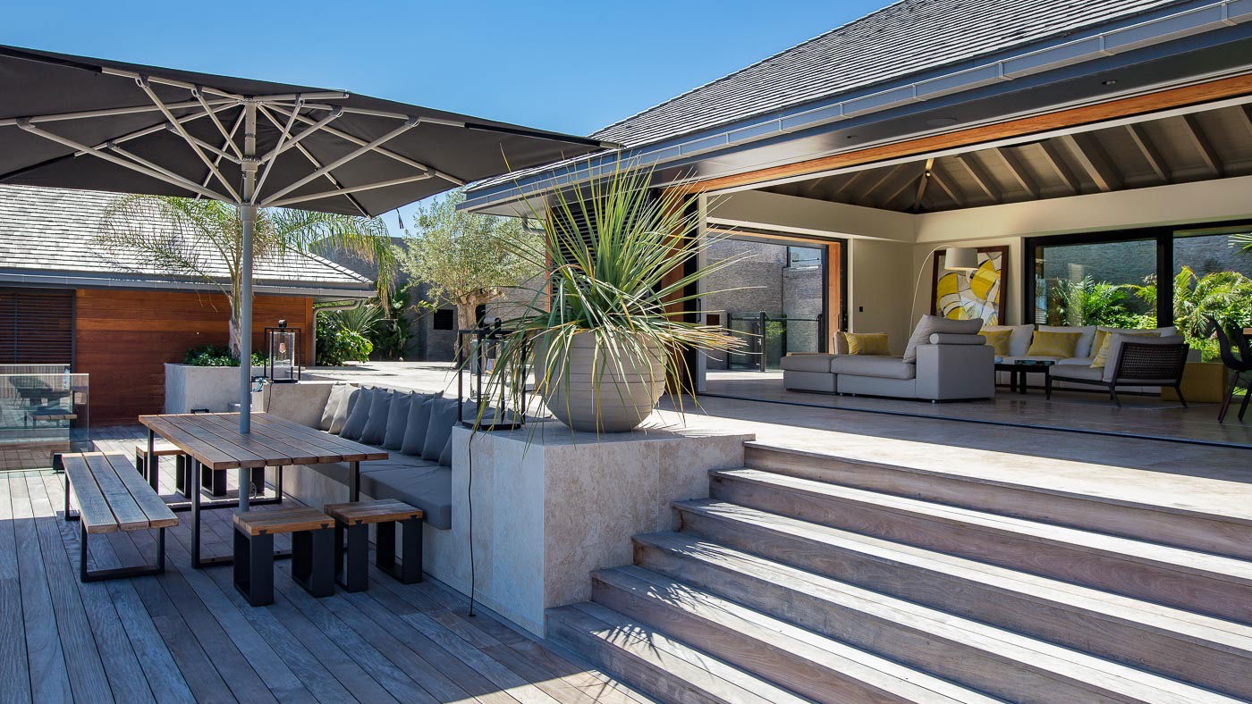 OUTDOOR DINING AREA