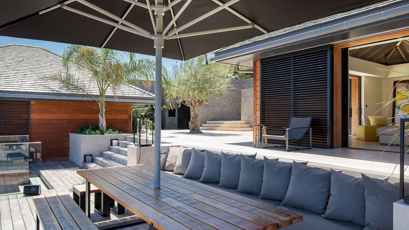 OUTDOOR DINING AREA