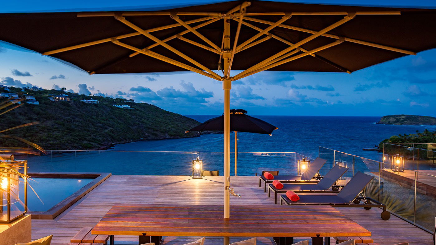 OUTDOOR DINING AREA