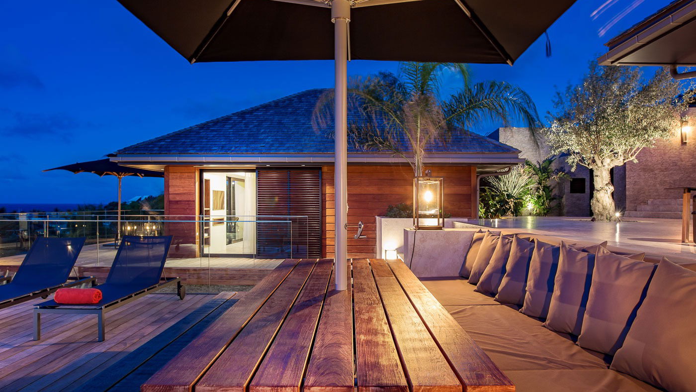OUTDOOR DINING AREA