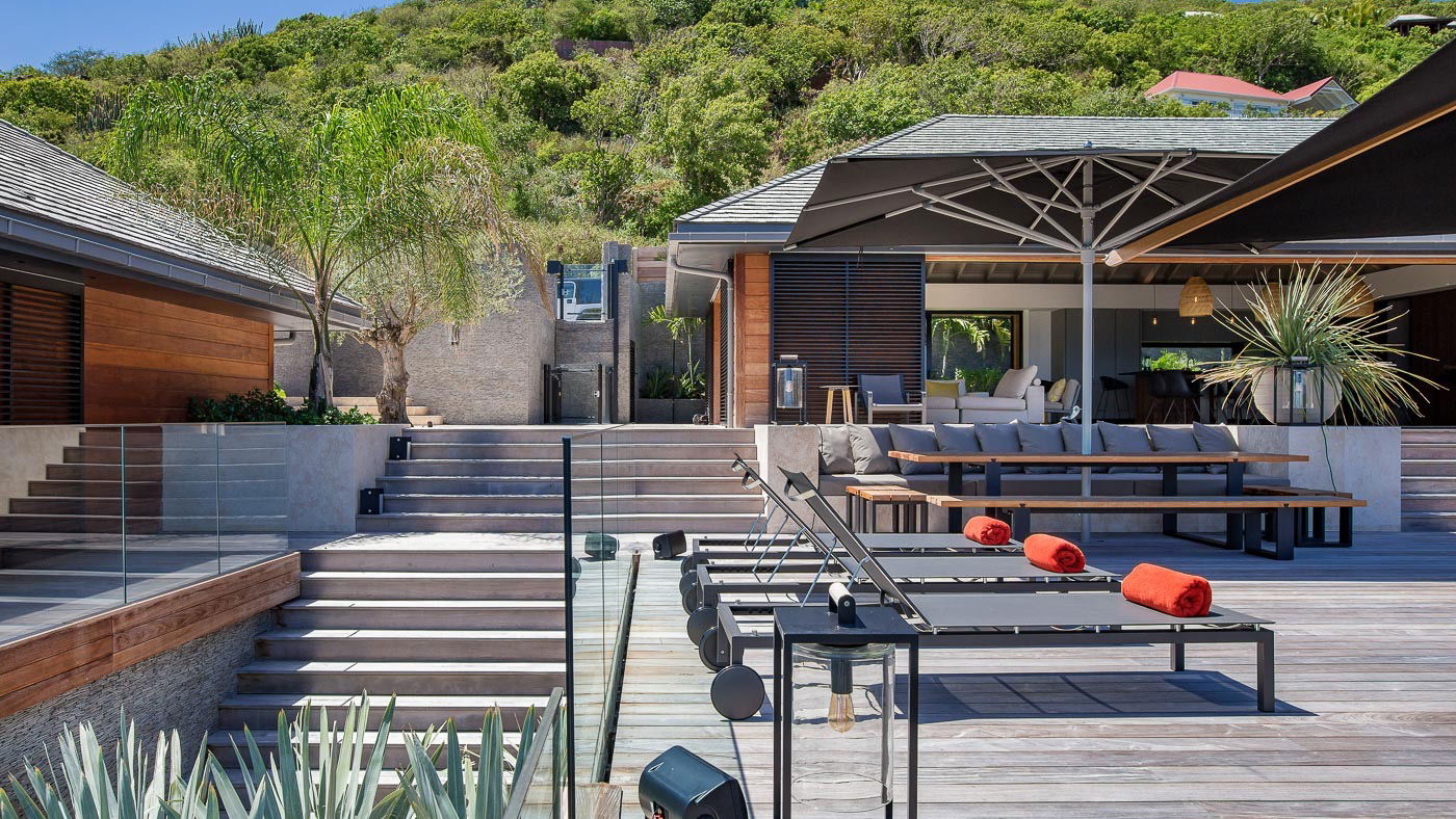 POOL & TERRACE
