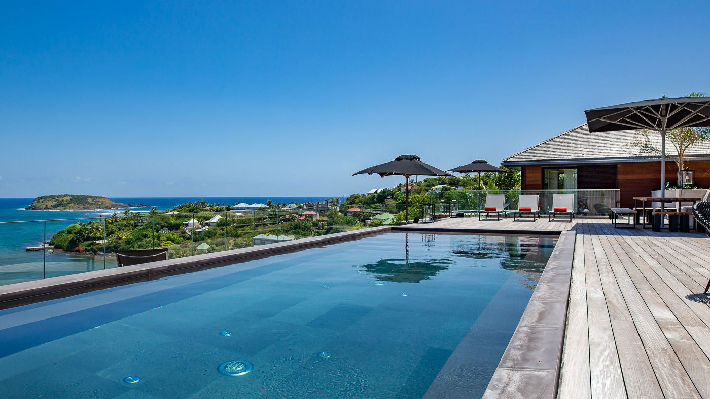 POOL & TERRACE