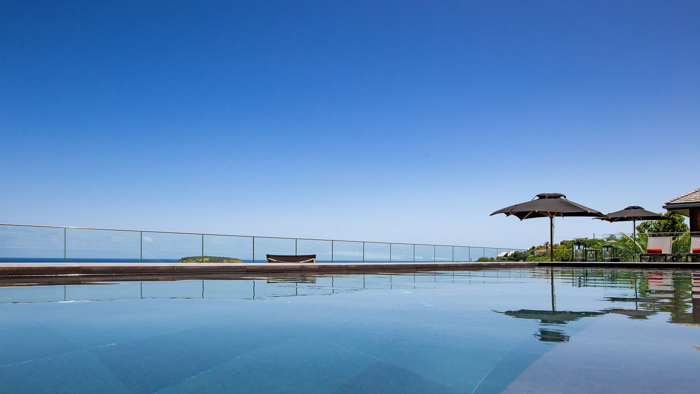 POOL & TERRACE