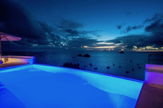 VILLA MAURESQUE BY NIGHT 1