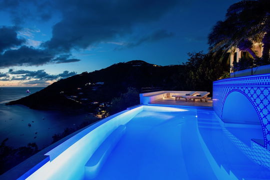 VILLA MAURESQUE BY NIGHT 3