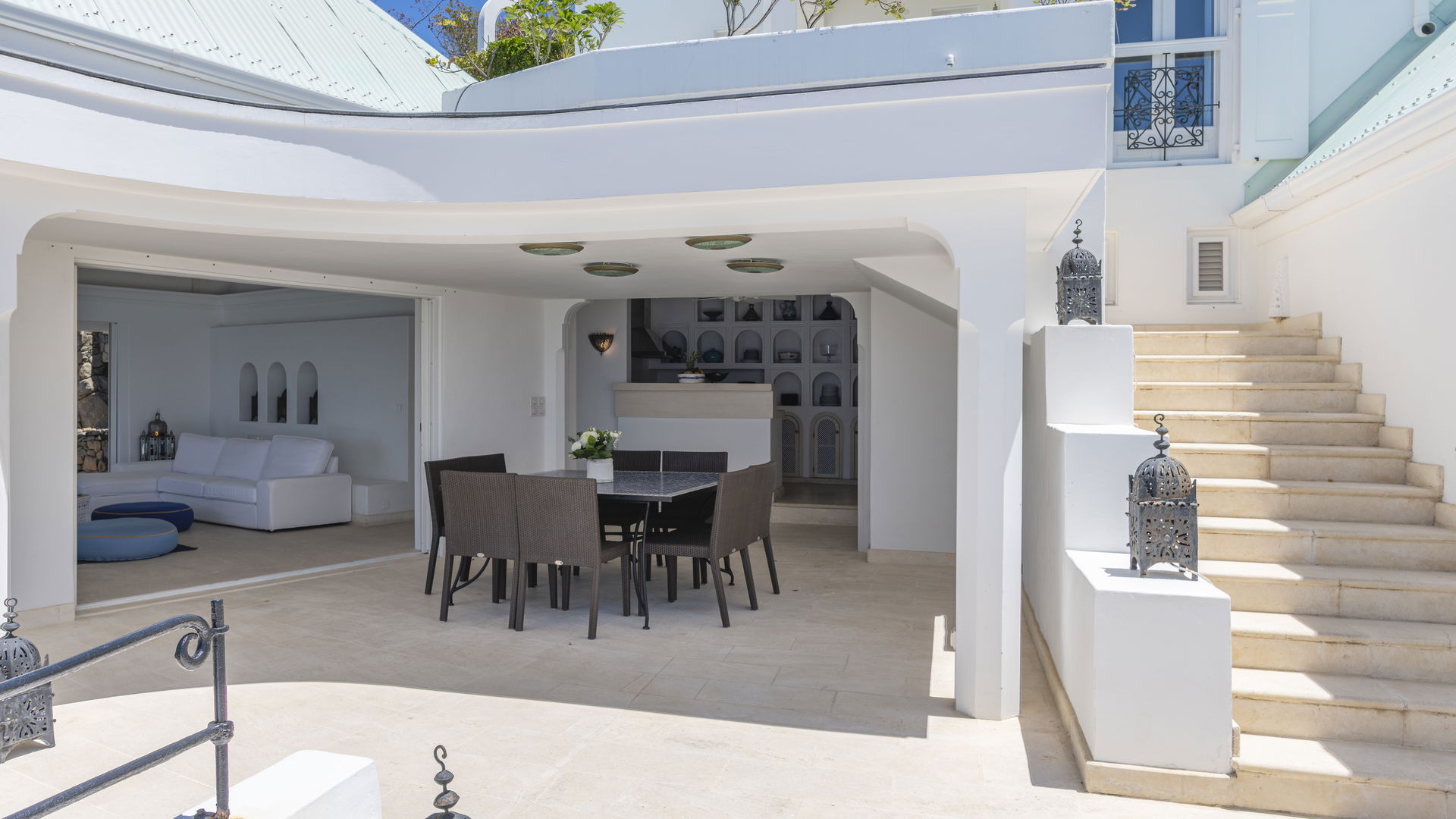 KITCHEN & DINING AREA