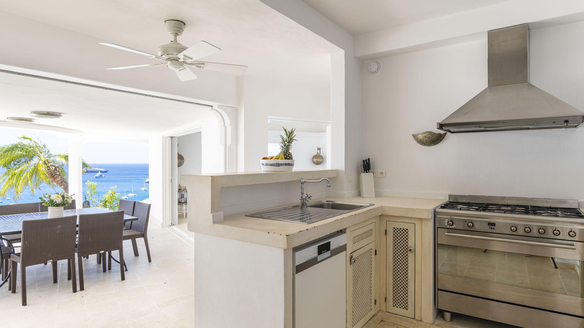 KITCHEN & DINING AREA