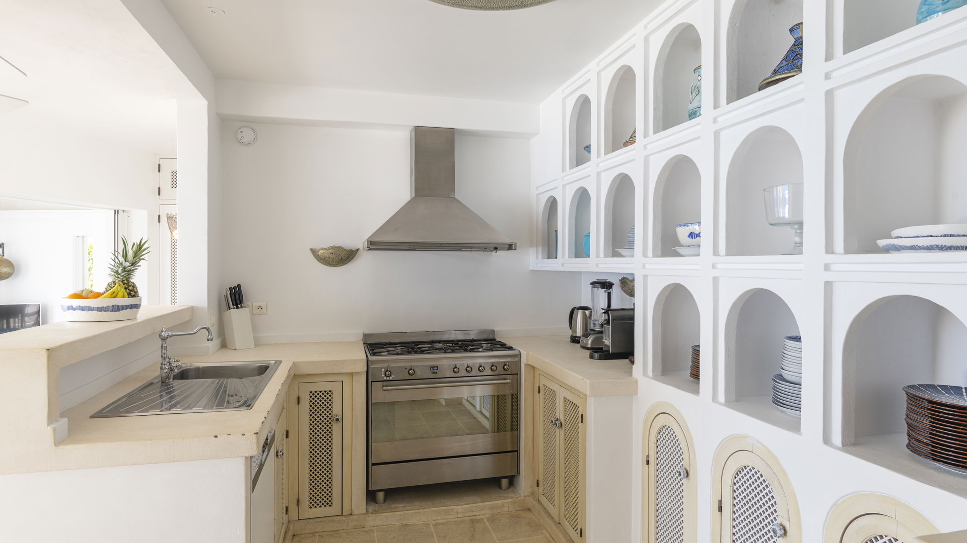 KITCHEN & DINING AREA