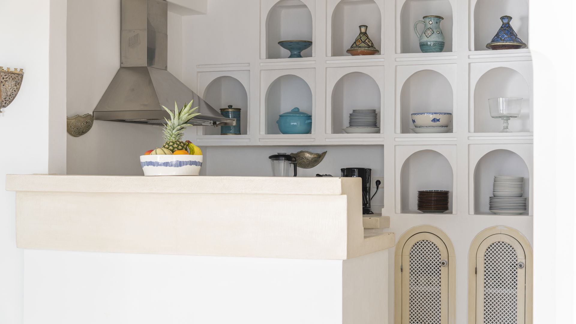KITCHEN & DINING AREA