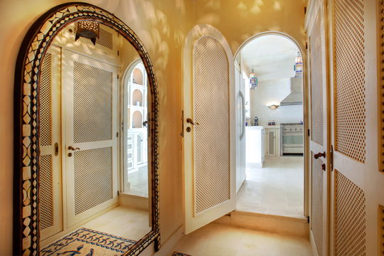 VILLA MAURESQUE KITCHEN & DINING AREA 9