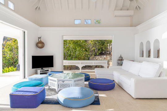 VILLA MAURESQUE LIVING AREA 1