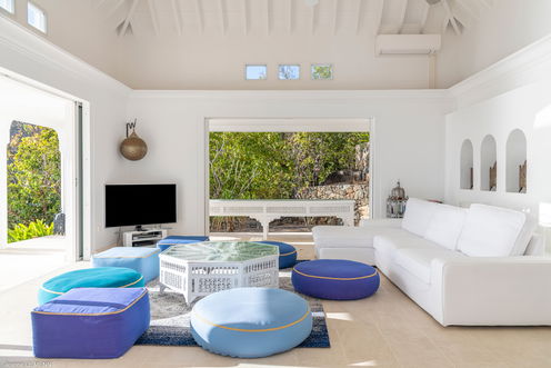 VILLA MAURESQUE LIVING AREA 1