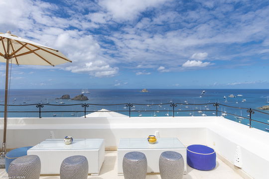VILLA MAURESQUE OUTDOOR LOUNGE AREA 1
