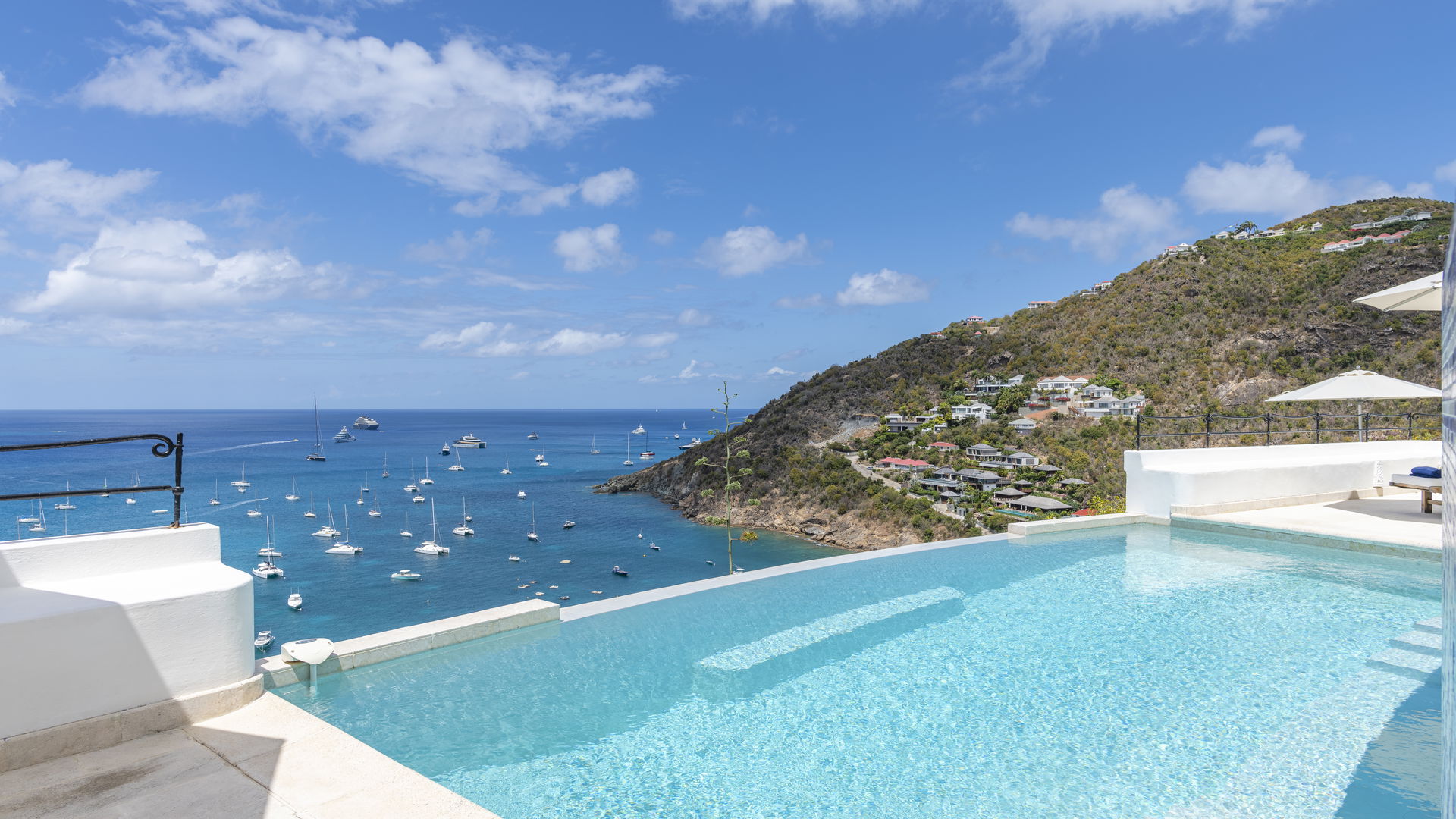 POOL & TERRACE