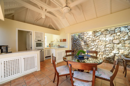 VILLA CHEYENNE KITCHEN & DINING AREA 8