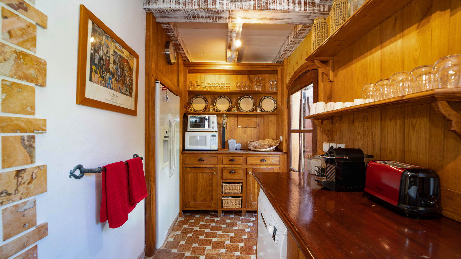 KITCHEN & DINING AREA